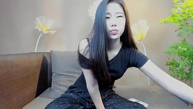 Snapshot of yu598188 chatting on 06/06/26, 03:00 yu598188 online show from 06/06/26, 03:00
