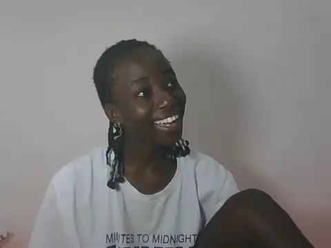 Snapshot of Darkpretty23 chatting on 05/25/26, 03:29 Darkpretty23 online show from 05/25/26, 03:29