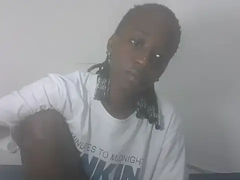 Snapshot of Darkpretty23 chatting on 05/26/26, 04:25 Darkpretty23 online show from 05/26/26, 04:25