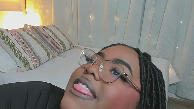 Snapshot of Ayanaa_Ebony_ chatting on 05/26/26, 11:17 Ayanaa Ebony online show from 05/26/26, 11:17