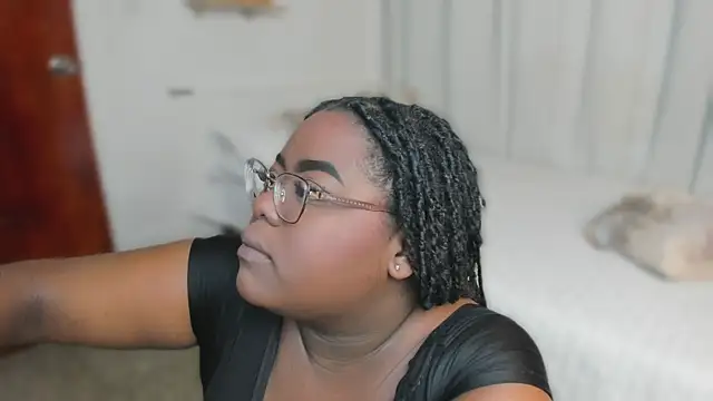 Snapshot of Ayanaa_Ebony_ chatting on 06/11/26, 11:19 Ayanaa Ebony online show from 06/11/26, 11:19