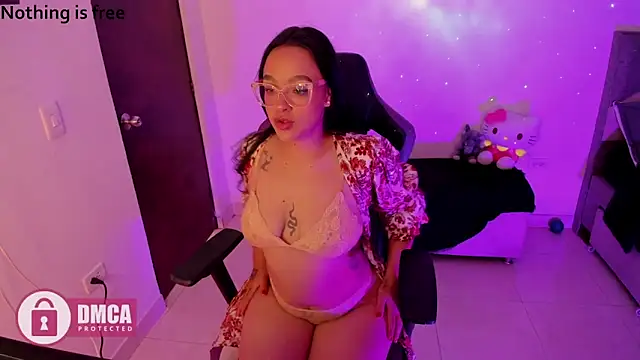 Snapshot of Spicydollx_1 chatting on 06/10/26, 04:28 Spicydollx 1 online show from 06/10/26, 04:28