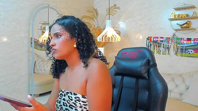 Snapshot of Horny_Curls chatting on 06/23/26, 03:48 Horny Curls online show from 06/23/26, 03:48