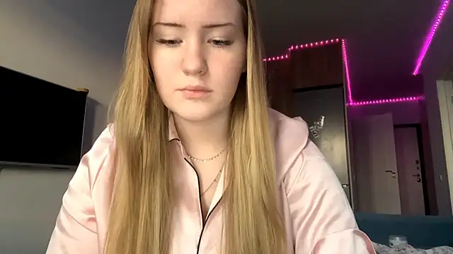 Lisi Kiss  online show from 05/17/26, 05:42