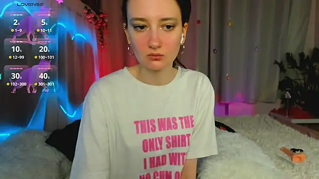 Snapshot of SummerLilaa chatting on 06/04/26, 01:28 SummerLilaa online show from 06/04/26, 01:28