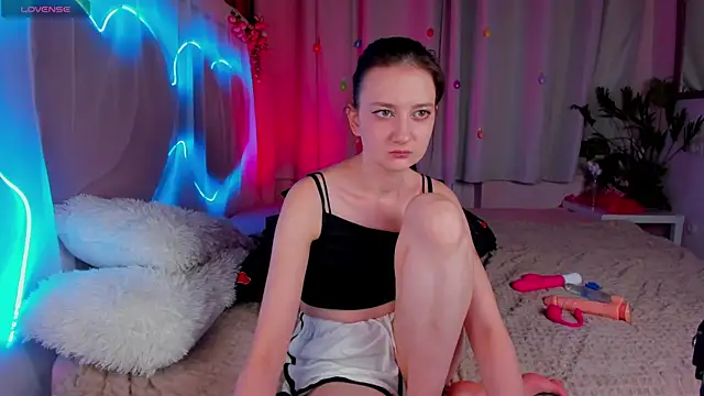 SummerLilaa online show from 06/22/26, 01:30
