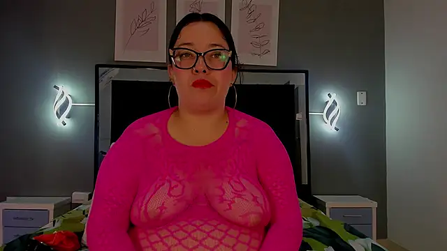 Snapshot of zoe_curvyy chatting on 06/12/26, 12:15 zoe curvyy online show from 06/12/26, 12:15