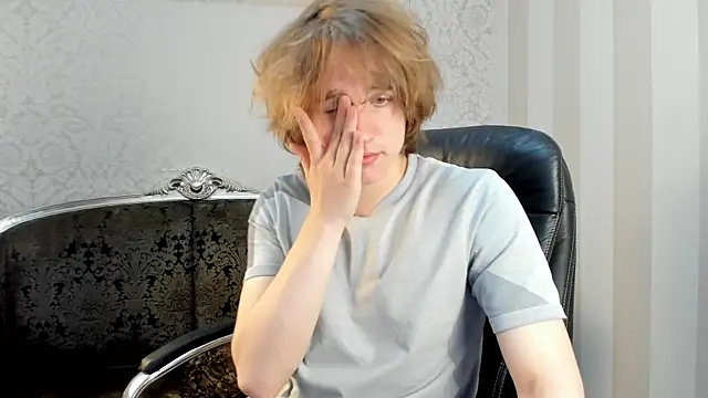 Snapshot of FinnBev chatting on 06/03/26, 05:43 FinnBev online show from 06/03/26, 05:43