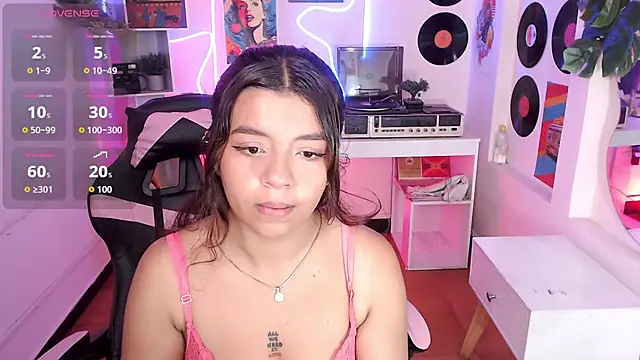 Snapshot of sweety_smile_ chatting on 06/08/26, 07:47 sweety smile online show from 06/08/26, 07:47