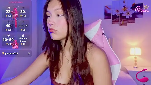 Snapshot of naomifire_ chatting on 06/08/26, 12:27 naomifire online show from 06/08/26, 12:27