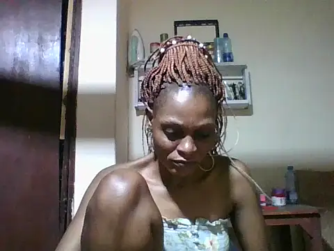 Snapshot of Ebonyqueen4 chatting on 05/21/26, 06:31 Ebonyqueen4 online show from 05/21/26, 06:31