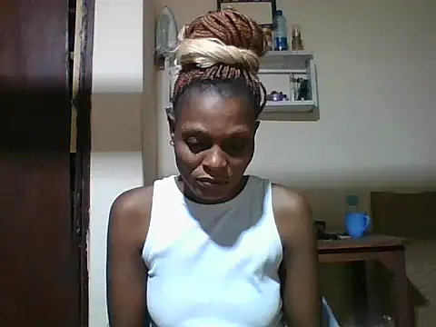 Snapshot of Ebonyqueen4 chatting on 06/13/26, 08:23 Ebonyqueen4 online show from 06/13/26, 08:23