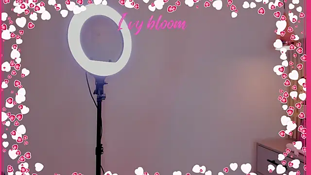 Snapshot of Ivybloom_ chatting on 06/05/26, 12:44 Ivybloom online show from 06/05/26, 12:44