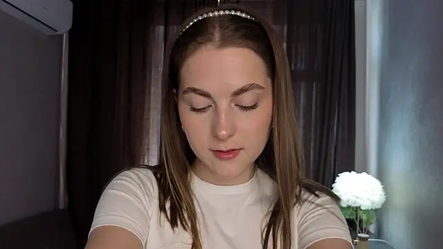 Snapshot of CarolannMirjah chatting on 05/28/26, 04:21 CarolannMirjah online show from 05/28/26, 04:21
