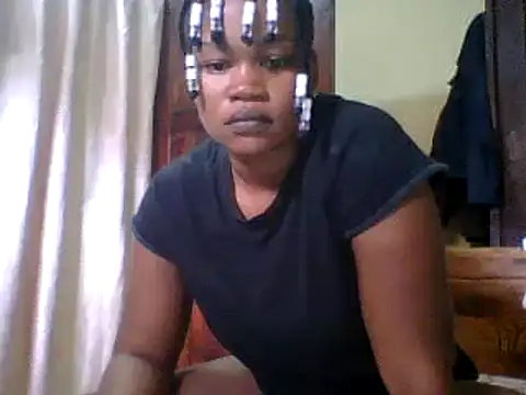 Snapshot of Beauty0001 chatting on 07/19/26, 01:59 Beauty0001 online show from 07/19/26, 01:59