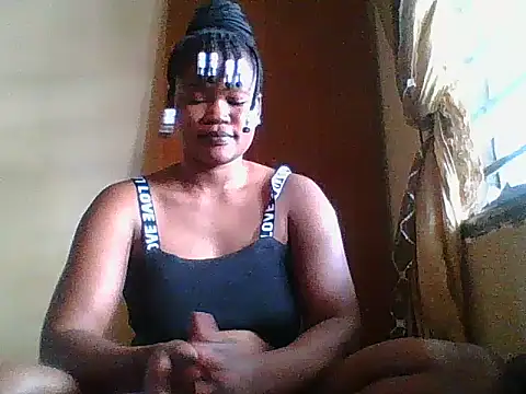 Snapshot of Beauty0001 chatting on 07/23/26, 12:58 Beauty0001 online show from 07/23/26, 12:58