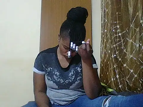 Snapshot of Beauty0001 chatting on 07/25/26, 04:15 Beauty0001 online show from 07/25/26, 04:15