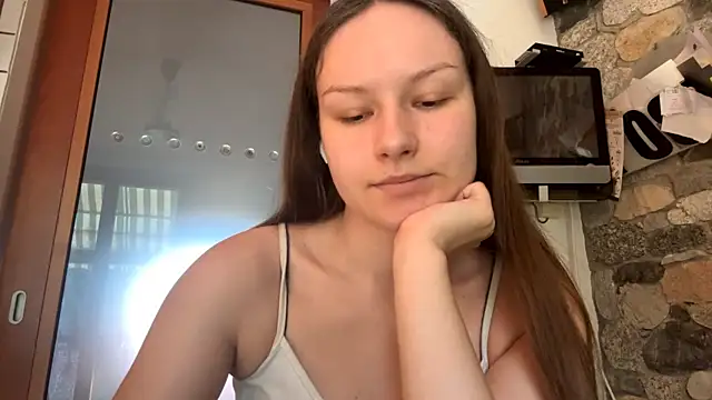 ShaylaChong online show from 07/15/26, 07:02