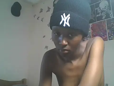 Snapshot of loversoncam chatting on 05/25/26, 10:21 loversoncam online show from 05/25/26, 10:21