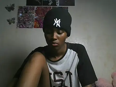 Snapshot of loversoncam chatting on 05/28/26, 05:21 loversoncam online show from 05/28/26, 05:21