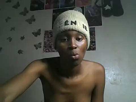 Snapshot of loversoncam chatting on 06/02/26, 01:13 loversoncam online show from 06/02/26, 01:13