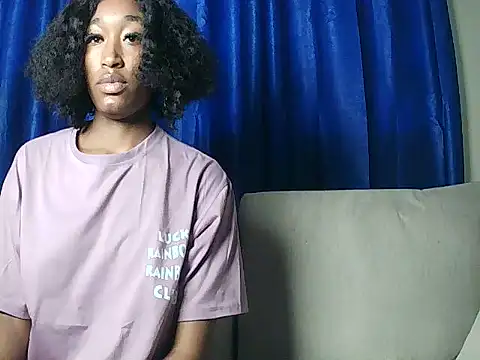 Snapshot of pinky_aura22 chatting on 06/12/26, 01:32 pinky aura22 online show from 06/12/26, 01:32