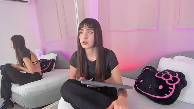 annie blair  online show from 07/18/26, 07:39