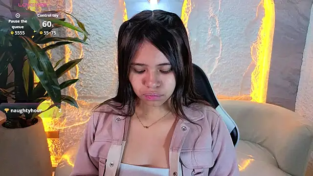 Snapshot of roxan1_tp chatting on 05/30/26, 01:08 roxan1 tp online show from 05/30/26, 01:08