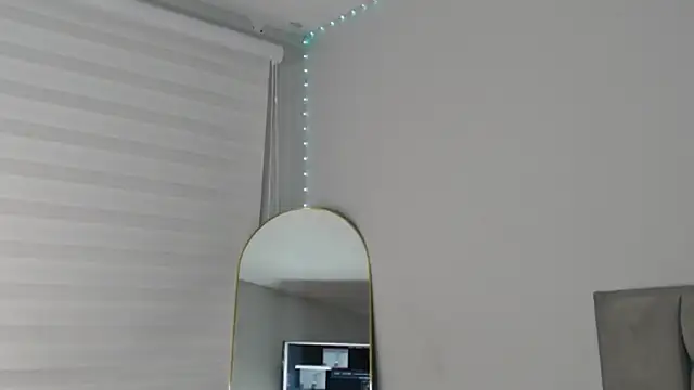 saravelvett online show from 07/21/26, 11:45