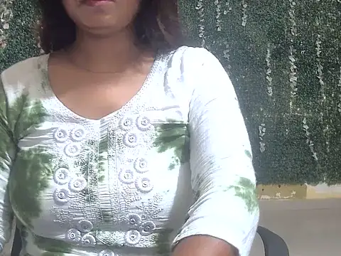Snapshot of shallykaur chatting on 06/04/26, 03:45 shallykaur online show from 06/04/26, 03:45