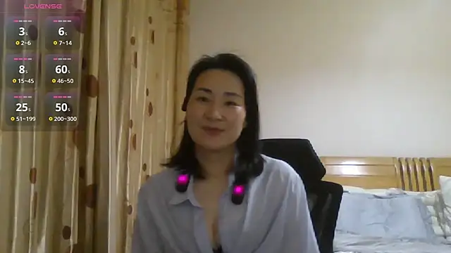 Snapshot of ParisNoctis chatting on 06/11/26, 12:58 ParisNoctis online show from 06/11/26, 12:58