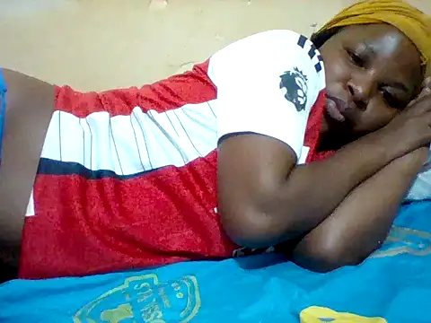 Snapshot of Camilla-Sweets chatting on 05/18/26, 04:07 Camilla-Sweets online show from 05/18/26, 04:07