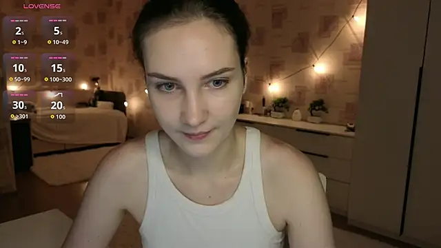 Snapshot of Megan_swiftss chatting on 06/17/26, 07:04 Megan swiftss online show from 06/17/26, 07:04