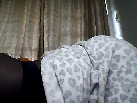 Snapshot of cutiebreey chatting on 06/09/26, 01:45 cutiebreey online show from 06/09/26, 01:45