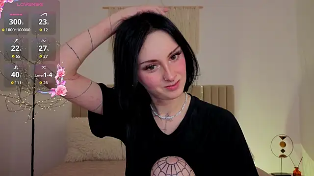 Snapshot of Little1_molly chatting on 05/23/26, 08:35 Little1 molly online show from 05/23/26, 08:35