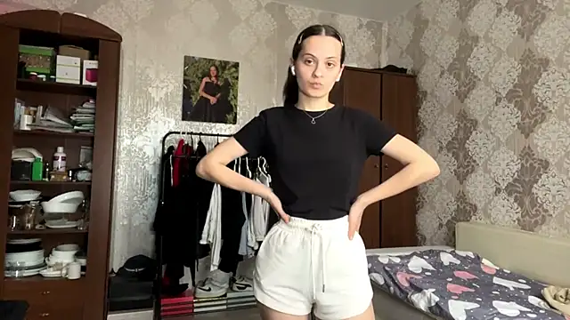 Snapshot of MarlynSiefkes chatting on 06/03/26, 02:33 MarlynSiefkes online show from 06/03/26, 02:33
