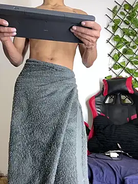 NelModel1 online show from 06/04/26, 11:49