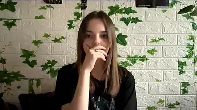 Snapshot of LisaPorse chatting on 05/17/26, 03:30 LisaPorse online show from 05/17/26, 03:30