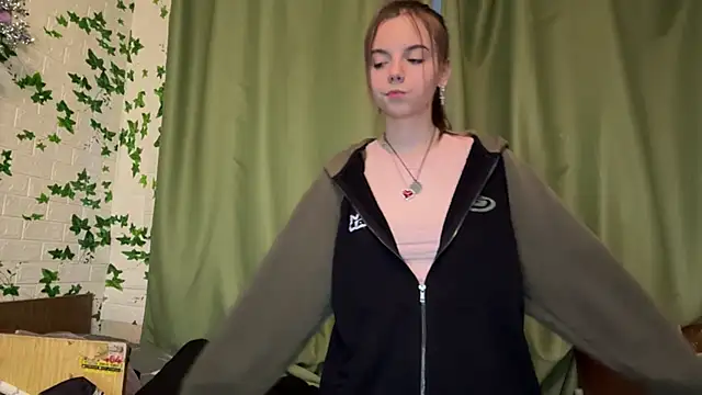 Snapshot of LisaPorse chatting on 05/31/26, 06:09 LisaPorse online show from 05/31/26, 06:09