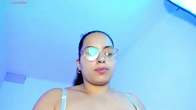 Snapshot of milkqueenboobs chatting on 06/12/26, 03:55 milkqueenboobs online show from 06/12/26, 03:55