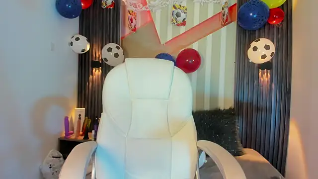MadisonYoung000 online show from 06/27/26, 01:17