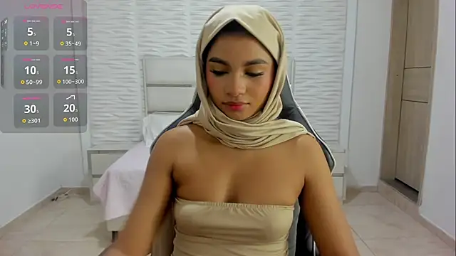 Layla irfan online show from 06/19/26, 01:15