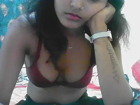 Snapshot of Diana_Penty chatting on 06/03/26, 02:33 Diana Penty online show from 06/03/26, 02:33