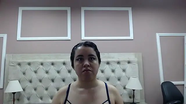 Snapshot of nia_taylorX chatting on 05/20/26, 01:06 nia taylorX online show from 05/20/26, 01:06