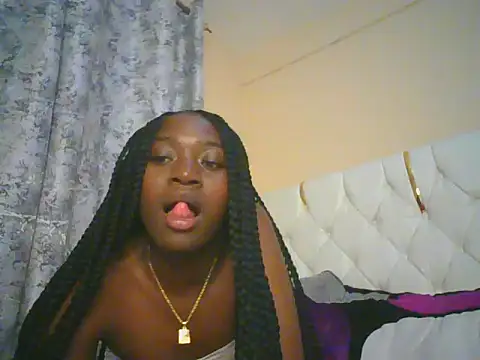 Snapshot of Preetygirlyz chatting on 05/18/26, 04:35 Preetygirlyz online show from 05/18/26, 04:35