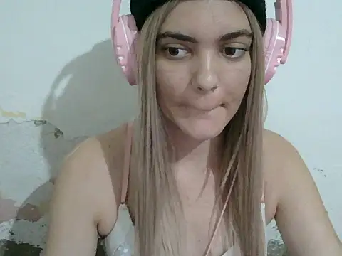 Snapshot of Angel_Ristoww chatting on 05/20/26, 01:34 Angel Ristoww online show from 05/20/26, 01:34