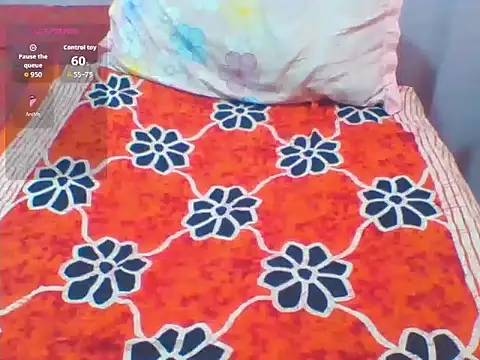 Snapshot of SweetSally54 chatting on 05/18/26, 12:11 SweetSally54 online show from 05/18/26, 12:11