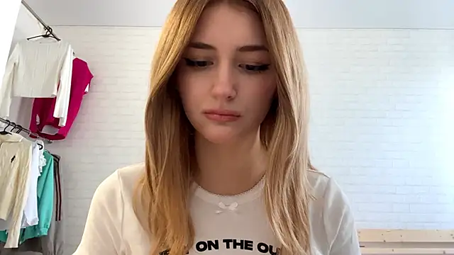 Snapshot of CicelyScolnik chatting on 05/19/26, 12:22 CicelyScolnik online show from 05/19/26, 12:22