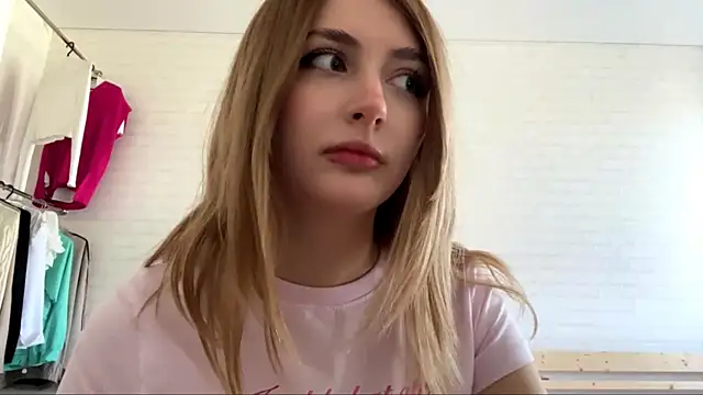 Snapshot of CicelyScolnik chatting on 06/08/26, 01:11 CicelyScolnik online show from 06/08/26, 01:11
