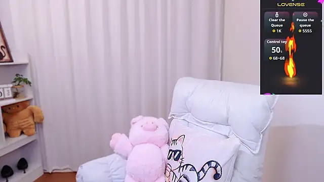 Snapshot of August_cat chatting on 05/19/26, 09:10 August cat online show from 05/19/26, 09:10